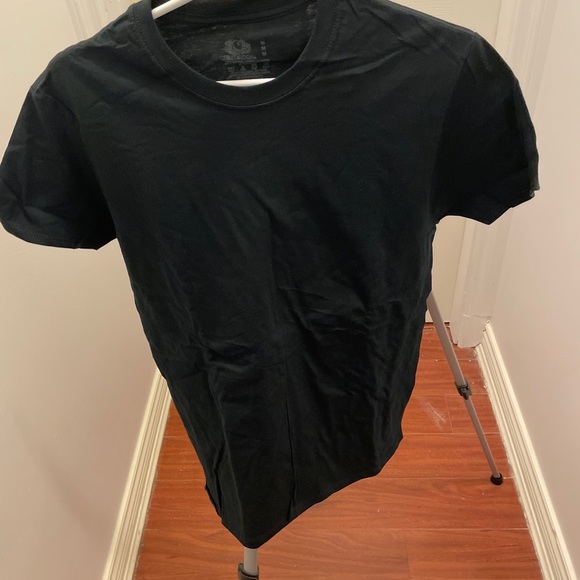 Black t-shirts Medium size great for summer - Picture 6 of 7